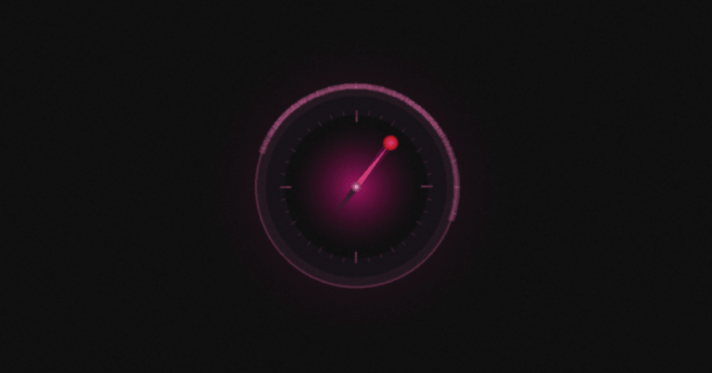 Abstrakte Noir-Fotografie eines Kompass vor dunklem Pink-Magenta-Hintergrund mit Spotlight-Effekt